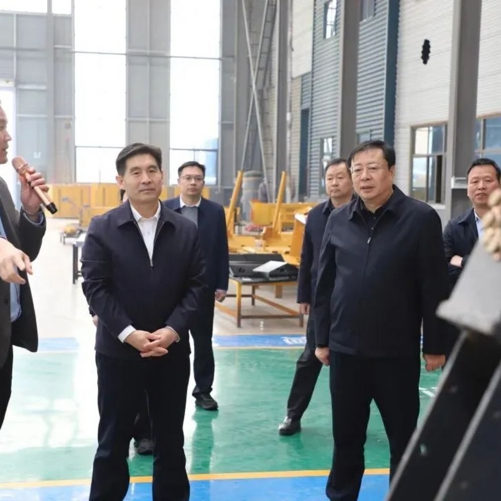 菏澤市人大常委會黨組書記、主任王磊、鄆城縣領導蒞臨山東昌松工程機械調研指導工作
