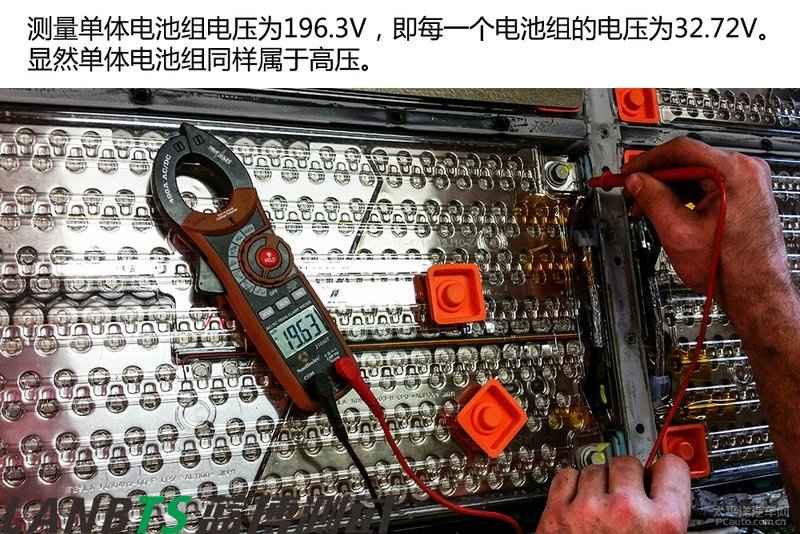 特斯拉電池板拆解:7000多節(jié)18650電池 密密麻麻
